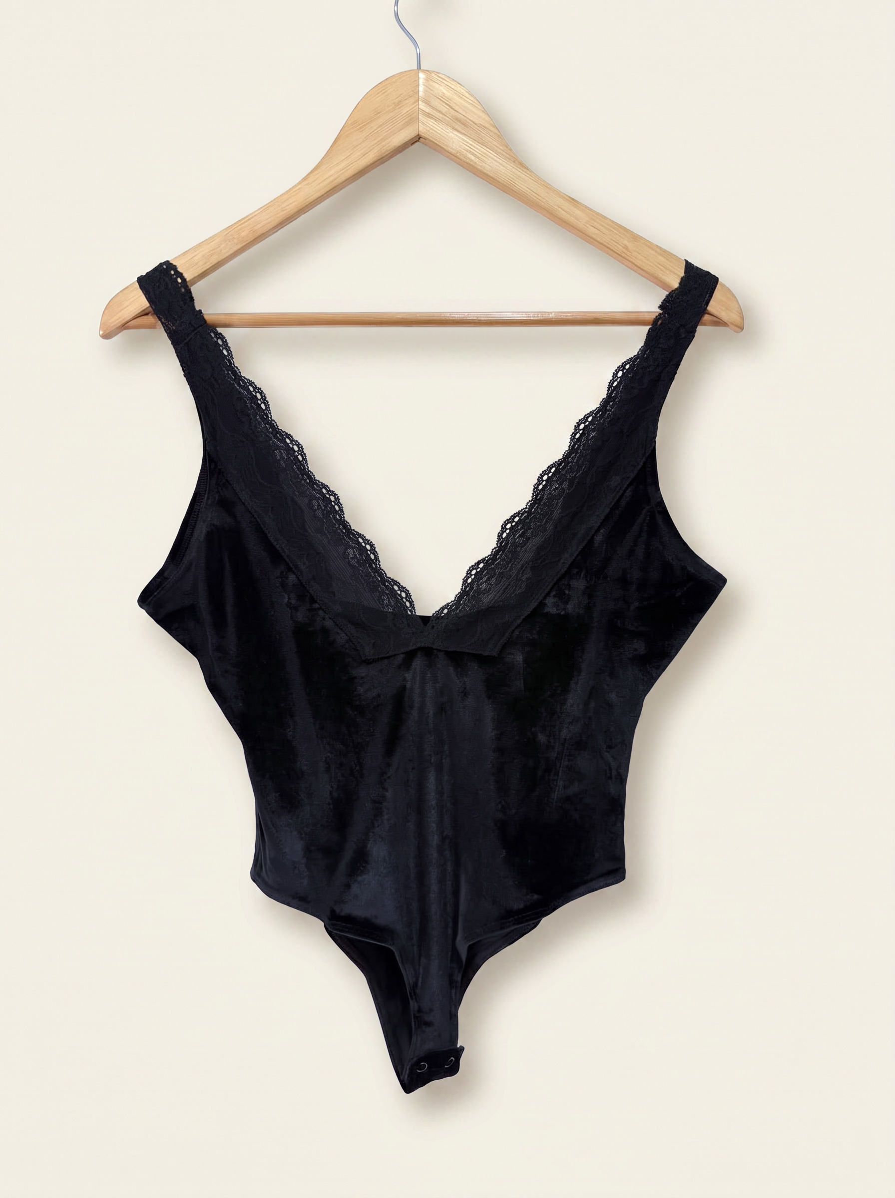 Body de Terciopelo Negro con Encaje